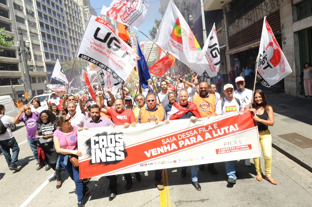 Centrais sindicais realizam protesto contra o desmonte do INSS e em defesa do serviço público